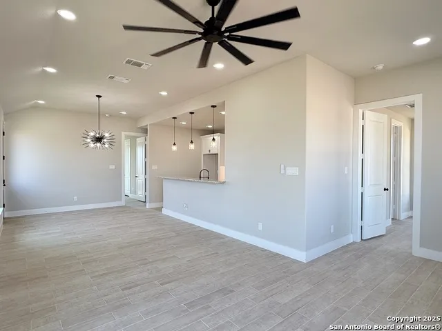 125 Camino Verde Ct La Vernia, TX 78121