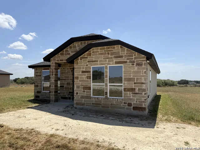 125 Camino Verde Ct La Vernia, TX 78121