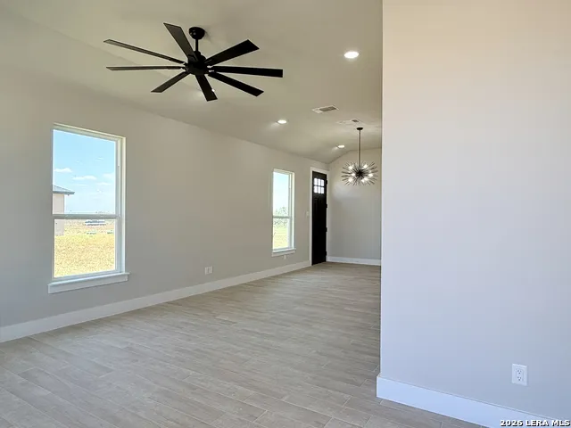 125 Camino Verde Ct La Vernia, TX 78121