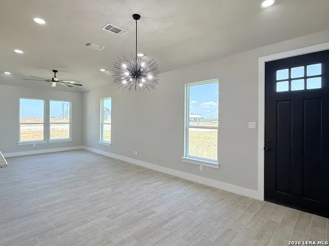 125 Camino Verde Ct La Vernia, TX 78121