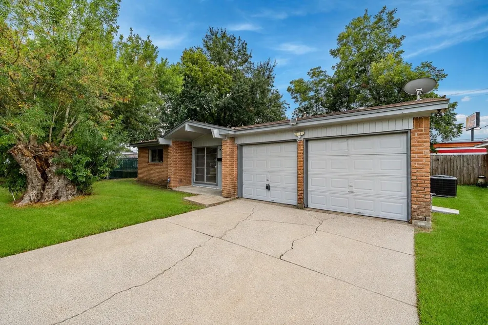806 Shawnee Street Houston, TX 77034