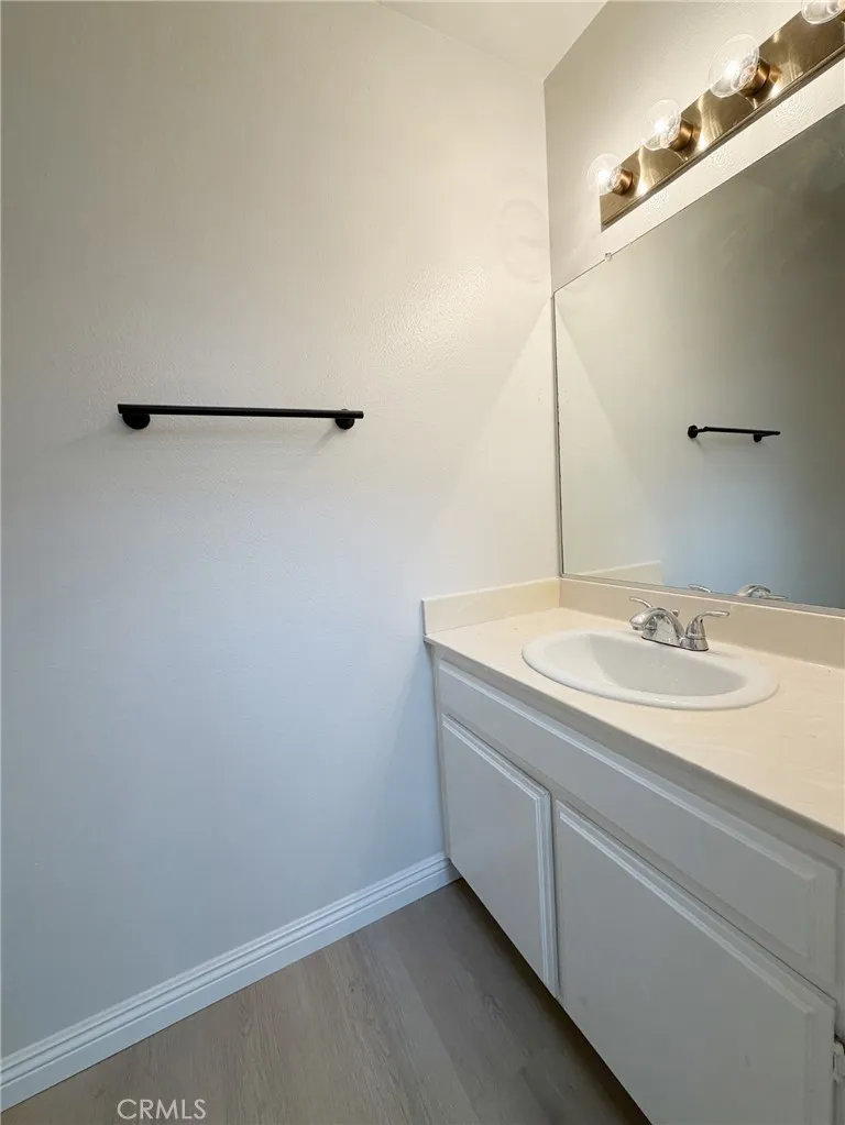 73 Goldenrod Irvine, CA 92604