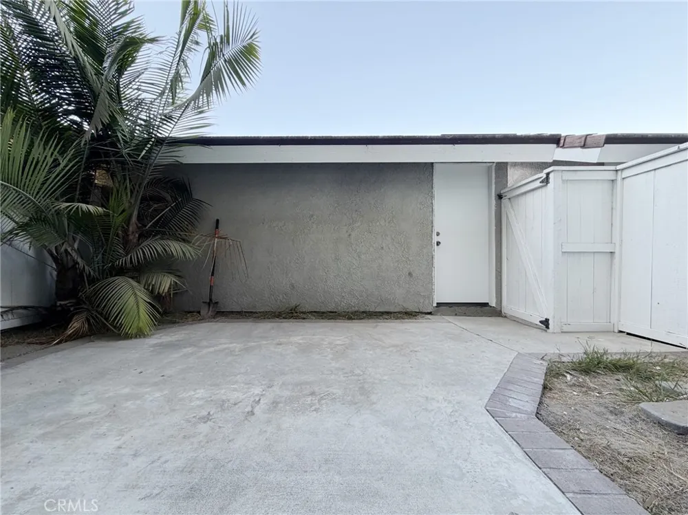 73 Goldenrod Irvine, CA 92604
