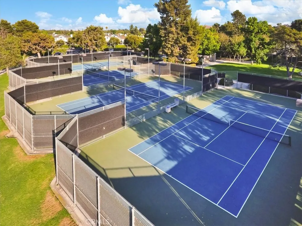 73 Goldenrod Irvine, CA 92604