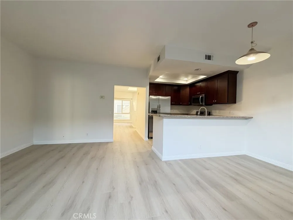 73 Goldenrod Irvine, CA 92604