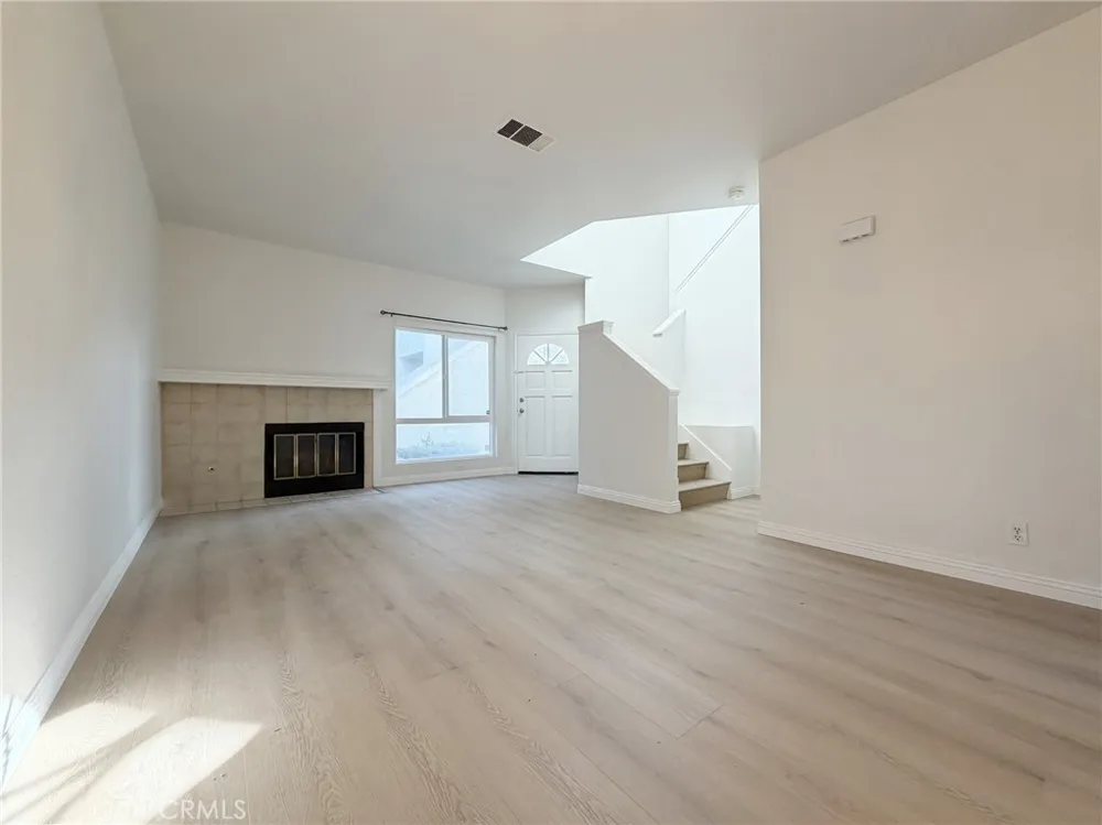 73 Goldenrod Irvine, CA 92604