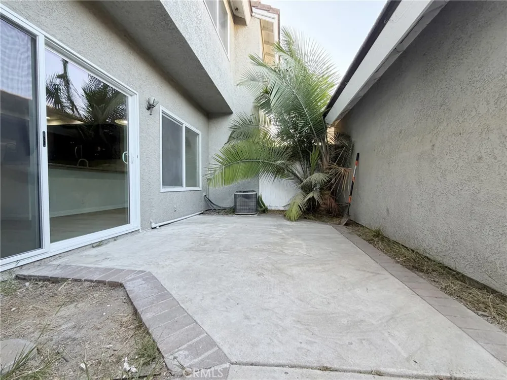 73 Goldenrod Irvine, CA 92604
