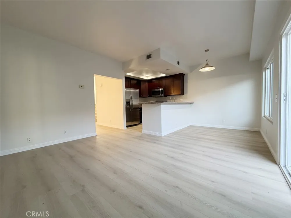 73 Goldenrod Irvine, CA 92604