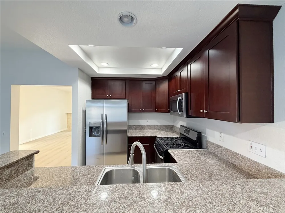 73 Goldenrod Irvine, CA 92604