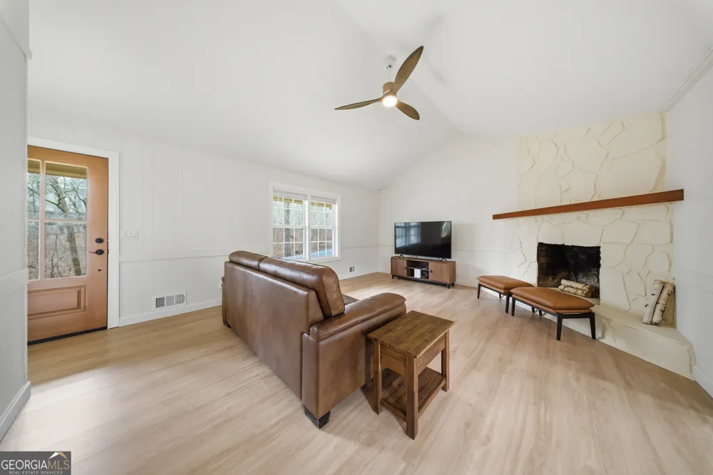 121 White Antelope ST Waleska, GA 30183