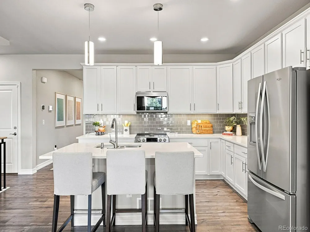 7266 S Robertsdale Way Aurora, CO 80016