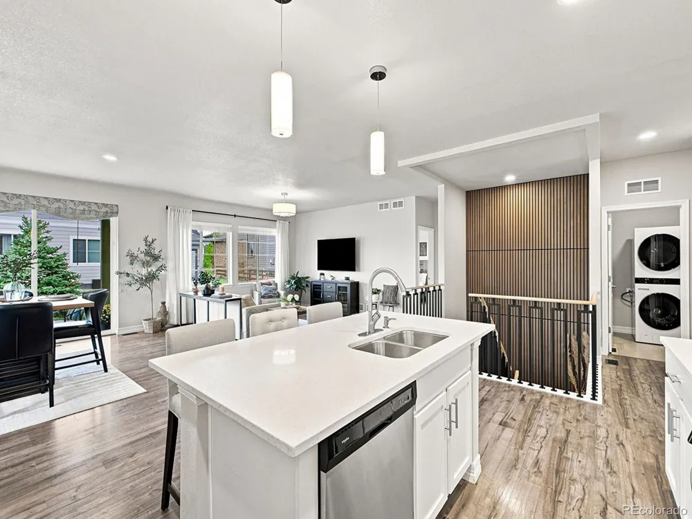 7266 S Robertsdale Way Aurora, CO 80016