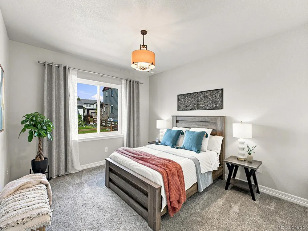7266 S Robertsdale Way Aurora, CO 80016