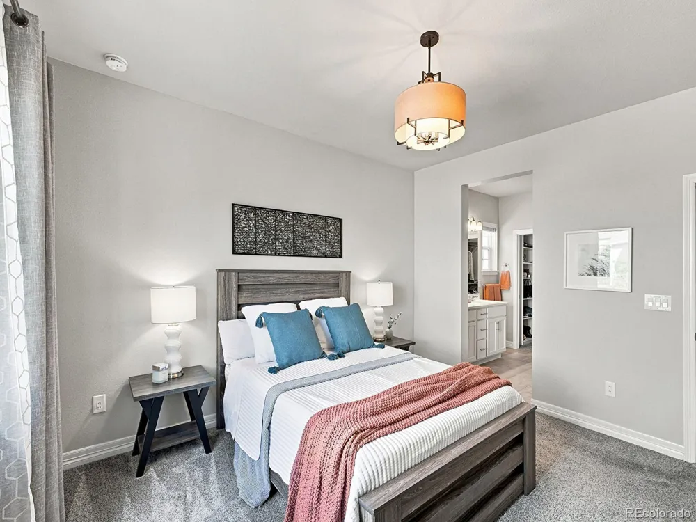 7266 S Robertsdale Way Aurora, CO 80016