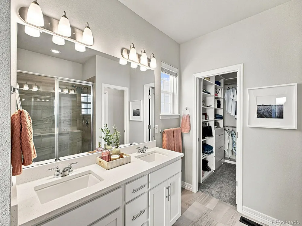 7266 S Robertsdale Way Aurora, CO 80016