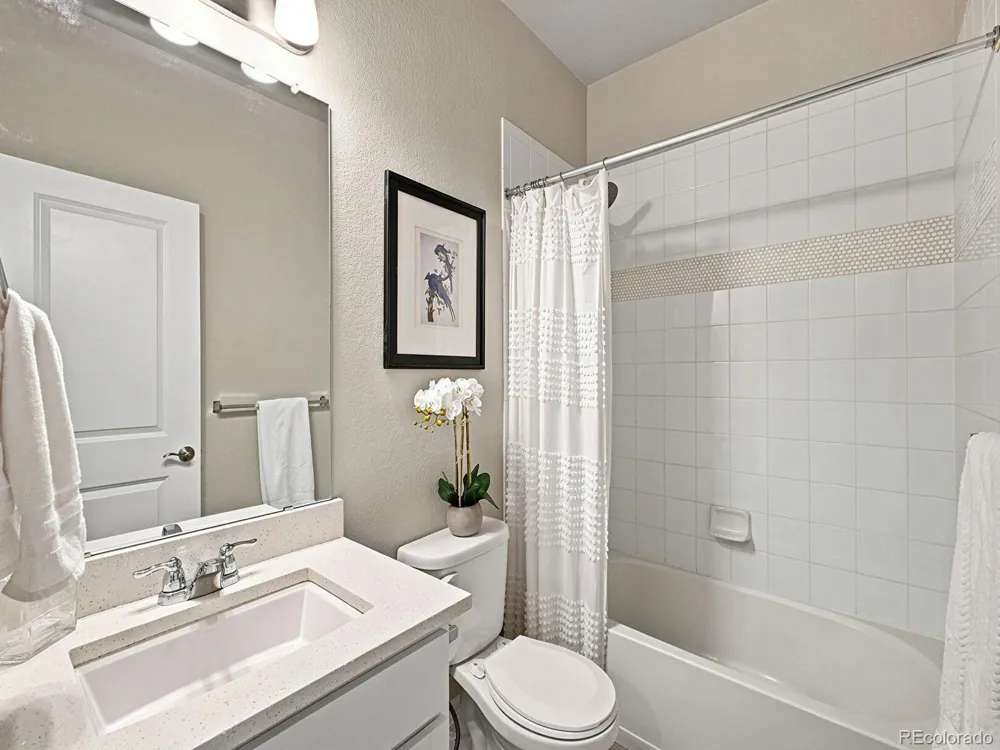 7266 S Robertsdale Way Aurora, CO 80016