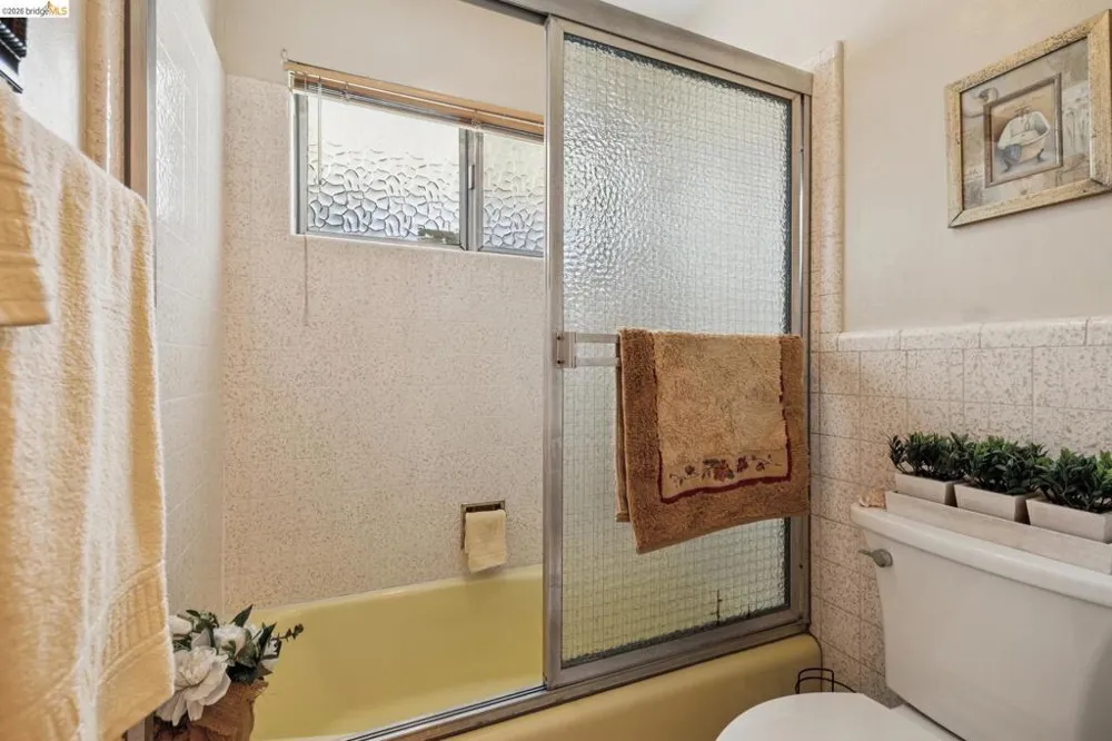 11233 Monan St Oakland, CA 94605