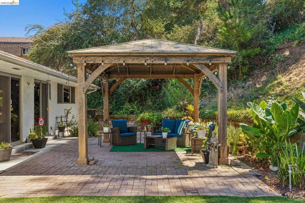 11233 Monan St Oakland, CA 94605