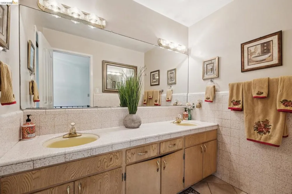 11233 Monan St Oakland, CA 94605