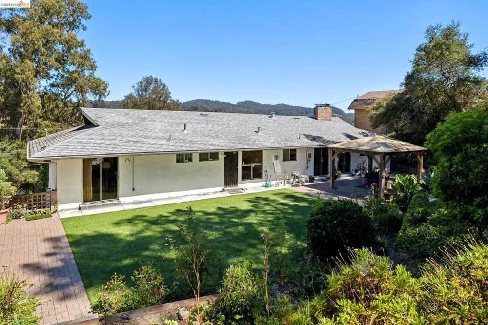 11233 Monan St Oakland, CA 94605