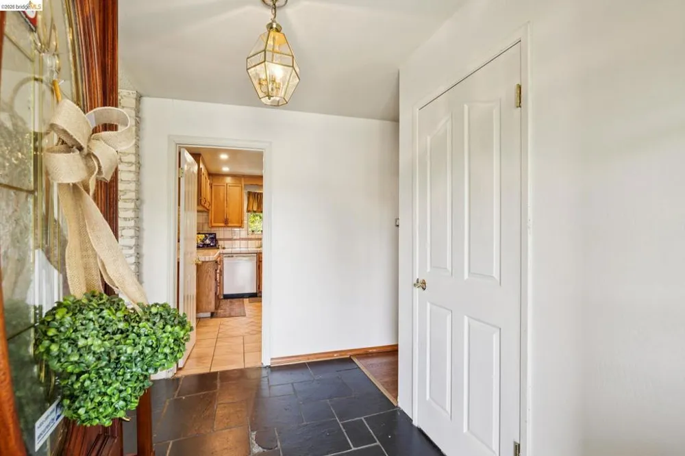 11233 Monan St Oakland, CA 94605