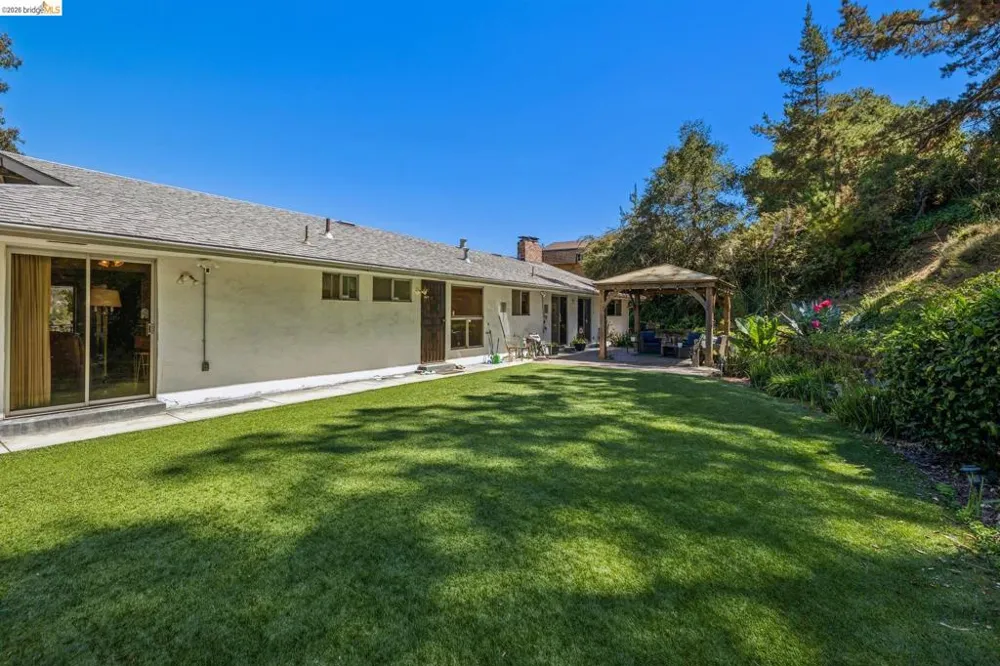 11233 Monan St Oakland, CA 94605