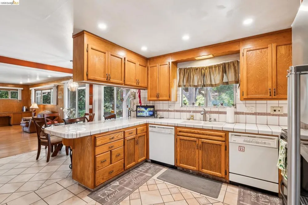11233 Monan St Oakland, CA 94605