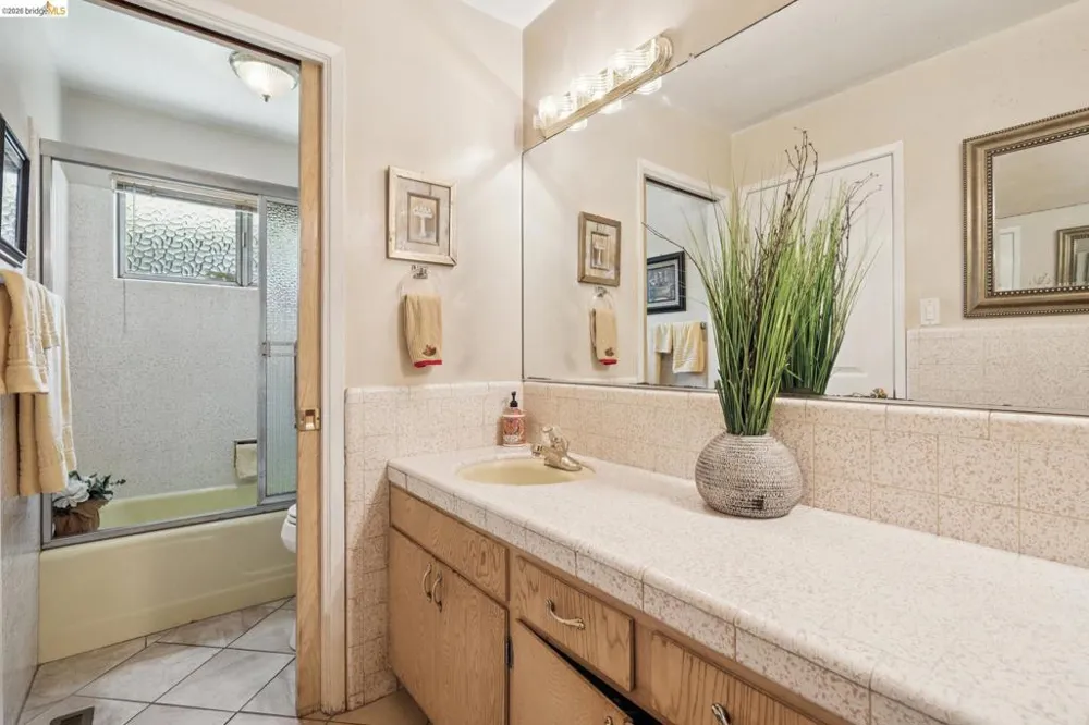 11233 Monan St Oakland, CA 94605