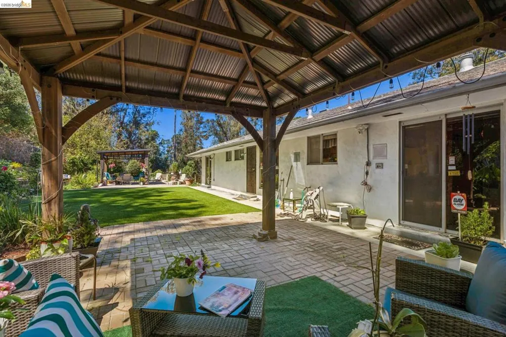 11233 Monan St Oakland, CA 94605