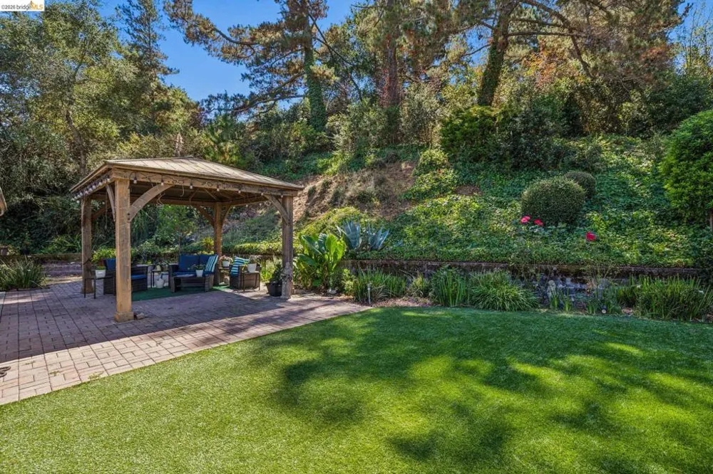 11233 Monan St Oakland, CA 94605