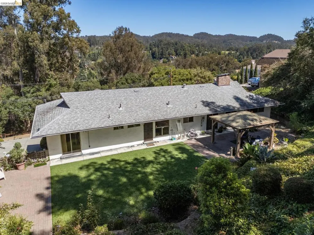 11233 Monan St Oakland, CA 94605