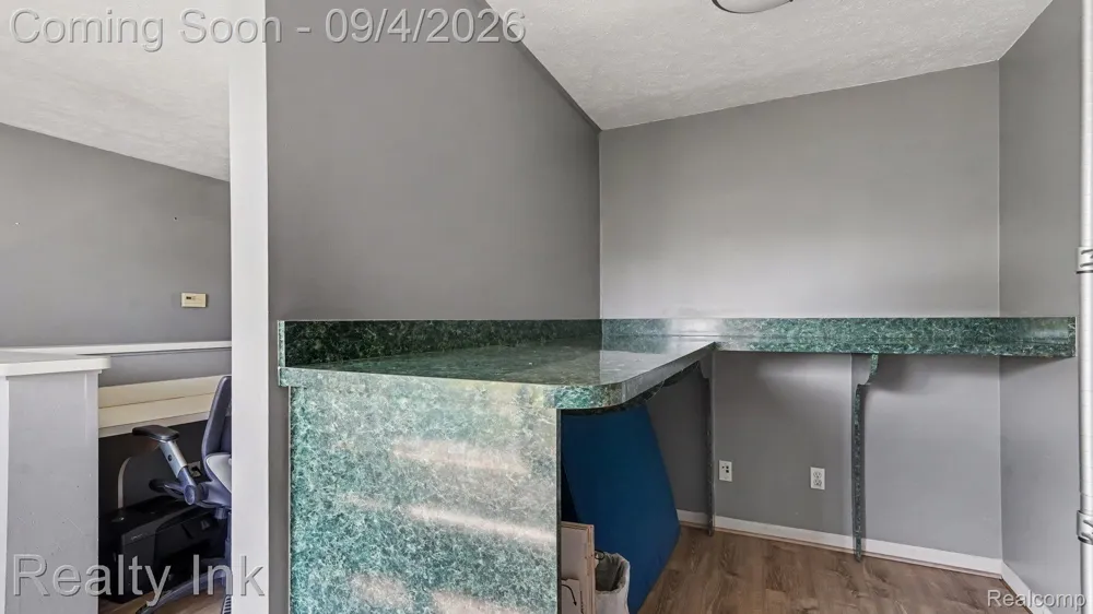 11260 Lemen Road Green Oak Township, MI 48189