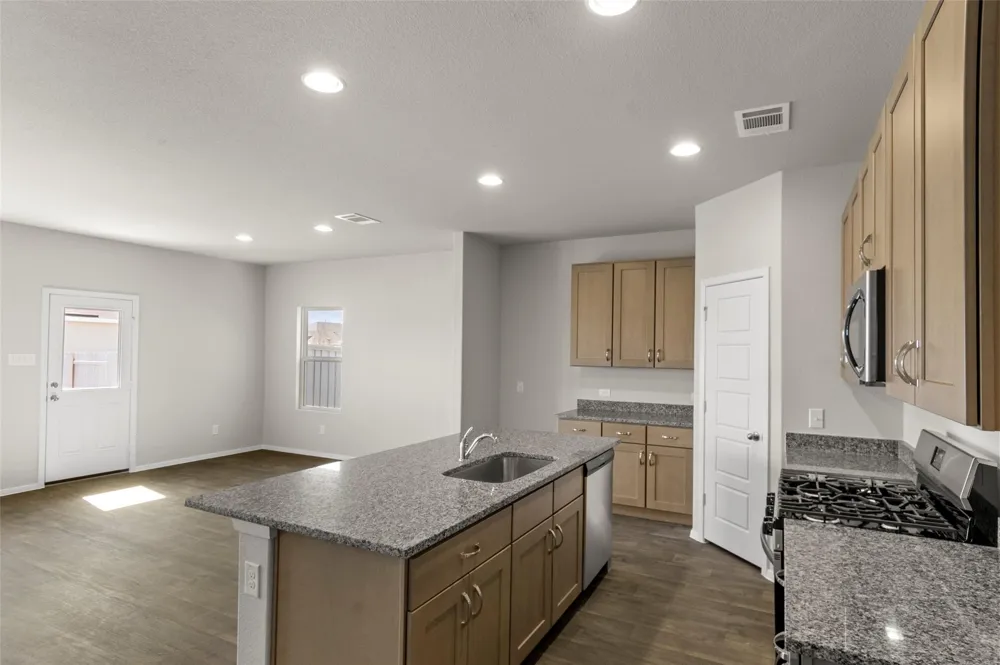 465 Hunters Crossing Drive Sealy, TX 77474