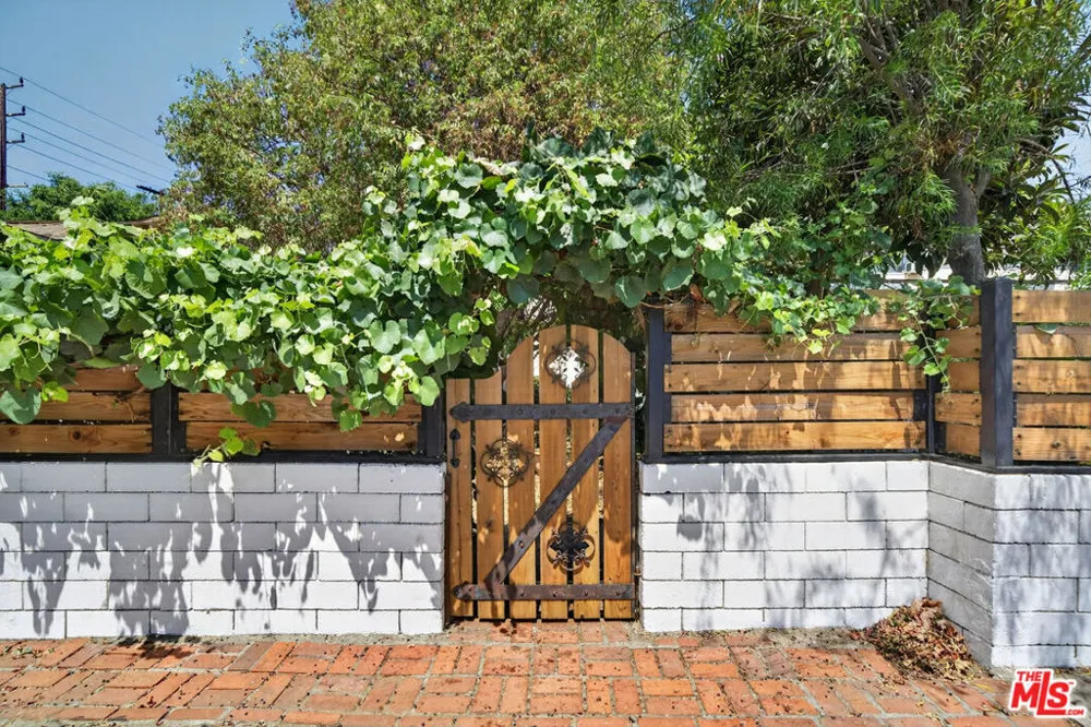 223 S Avenue 57 Los Angeles, CA 90042