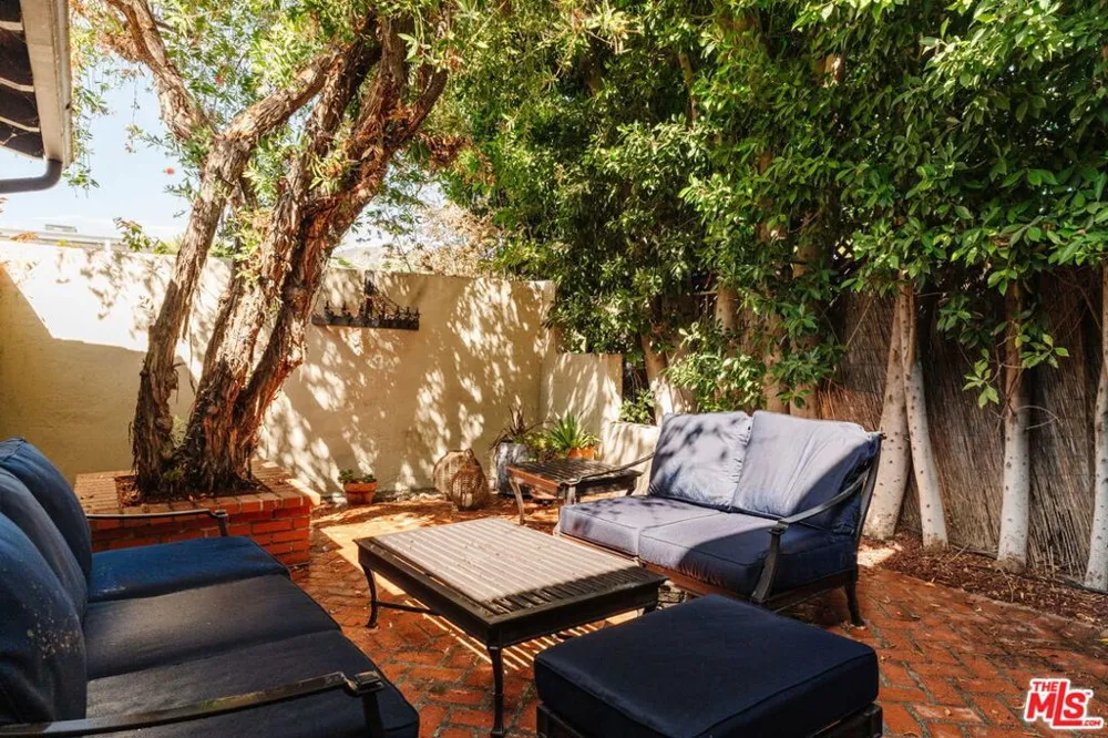 6812 Treasure Trail Los Angeles, CA 90068