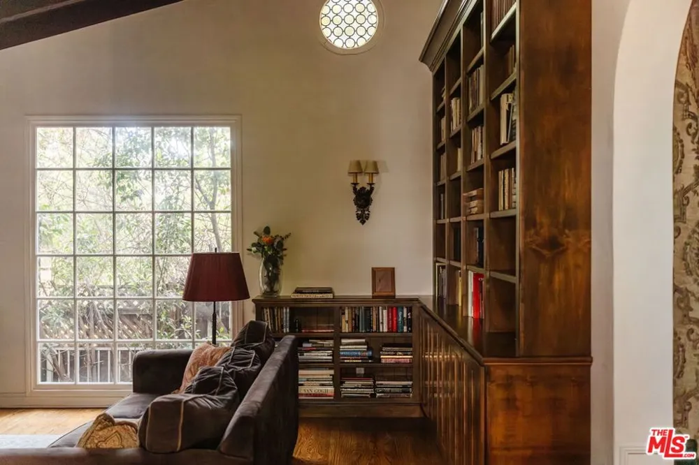 6812 Treasure Trail Los Angeles, CA 90068