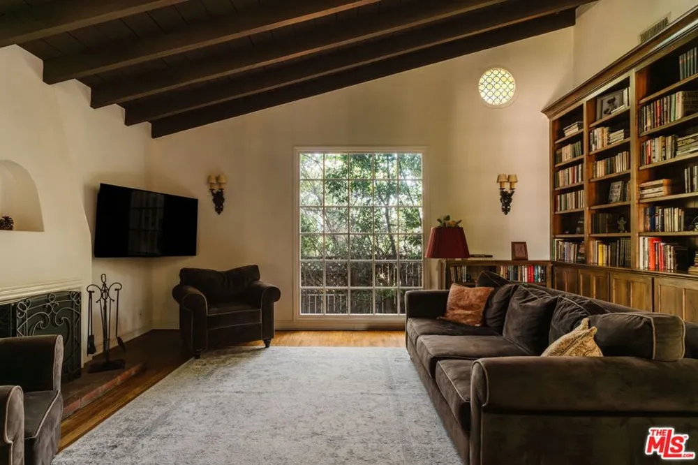 6812 Treasure Trail Los Angeles, CA 90068