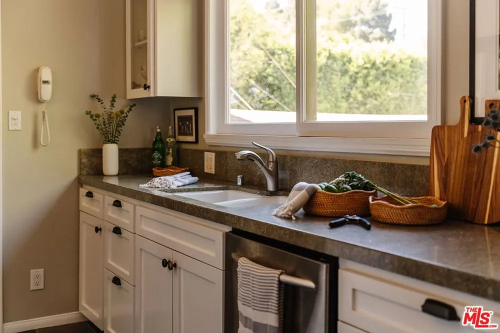 6812 Treasure Trail Los Angeles, CA 90068