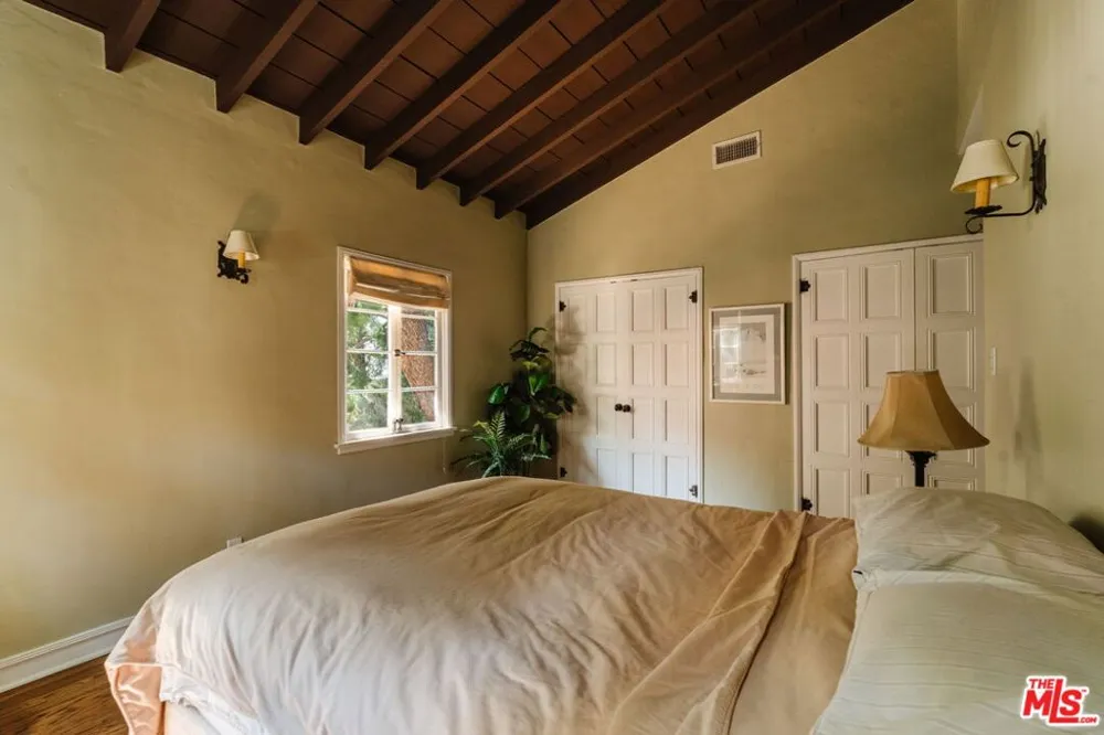 6812 Treasure Trail Los Angeles, CA 90068