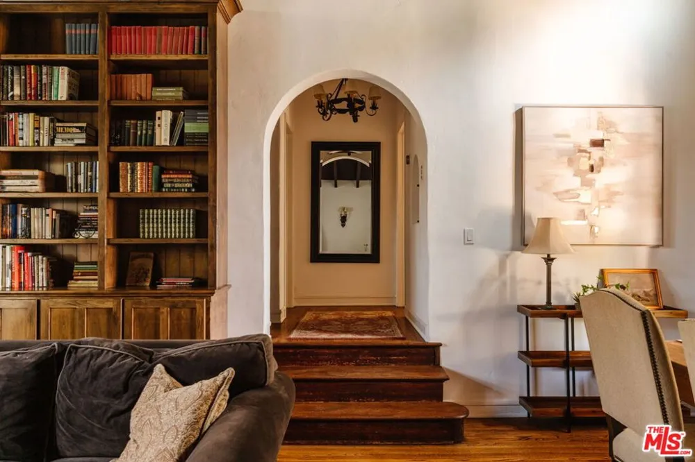 6812 Treasure Trail Los Angeles, CA 90068