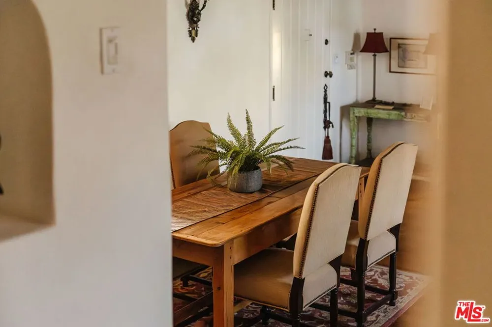 6812 Treasure Trail Los Angeles, CA 90068