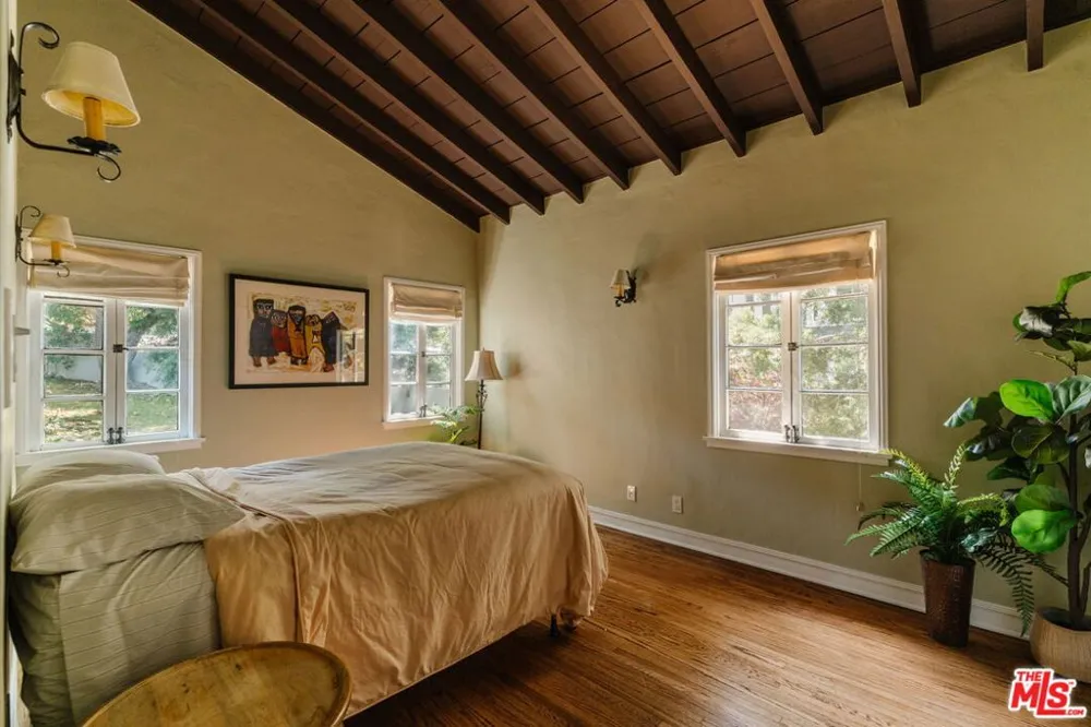 6812 Treasure Trail Los Angeles, CA 90068