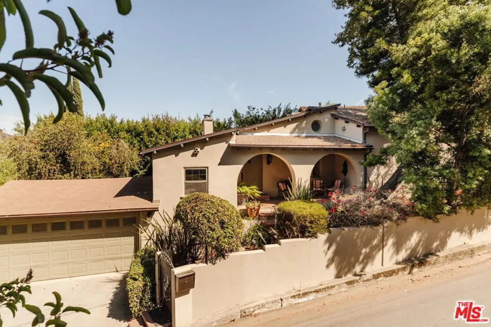 6812 Treasure Trail Los Angeles, CA 90068