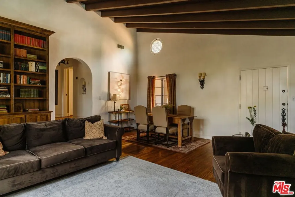 6812 Treasure Trail Los Angeles, CA 90068
