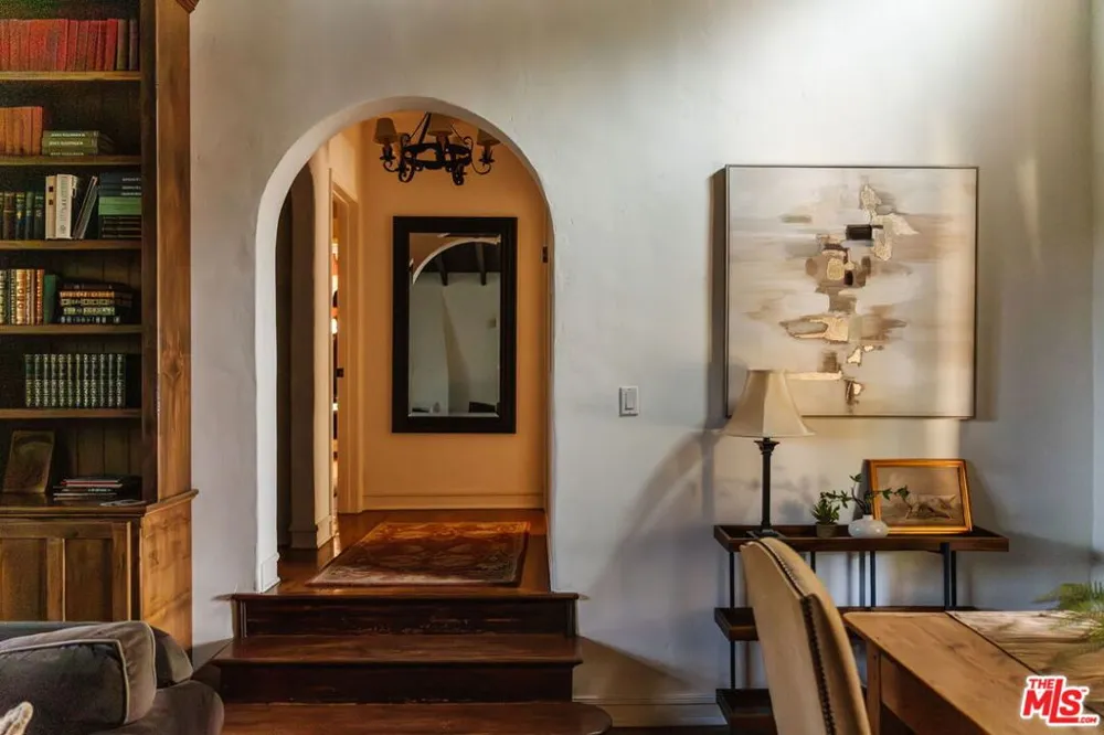 6812 Treasure Trail Los Angeles, CA 90068