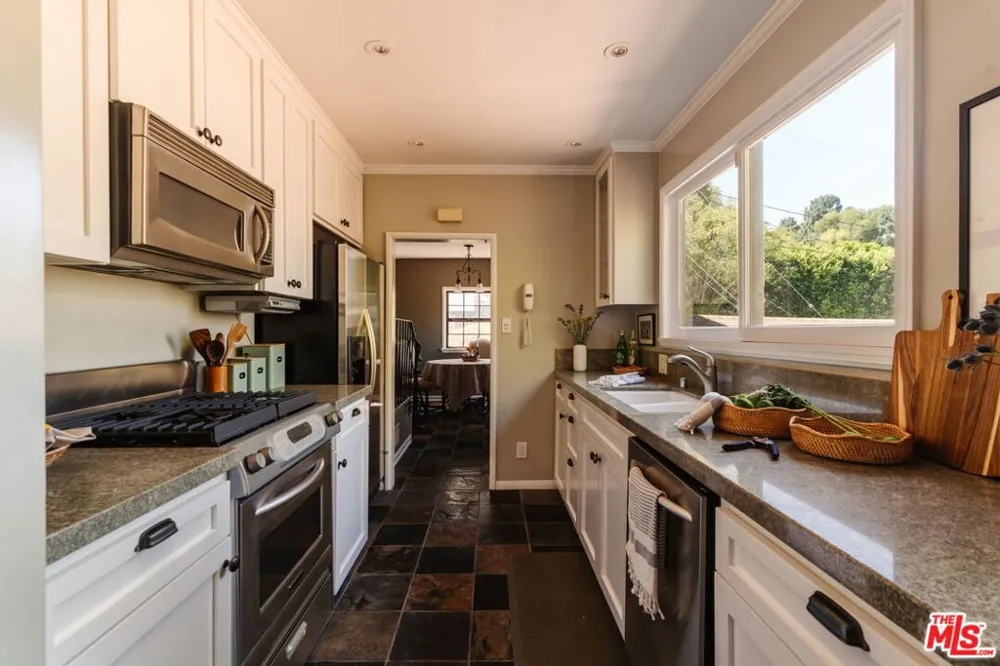 6812 Treasure Trail Los Angeles, CA 90068