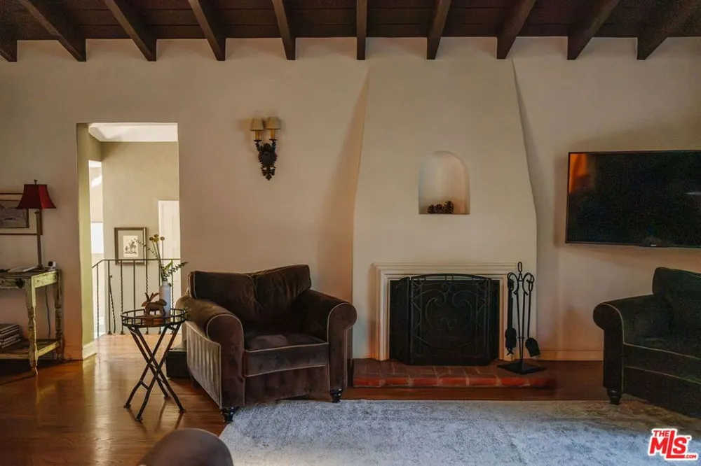 6812 Treasure Trail Los Angeles, CA 90068