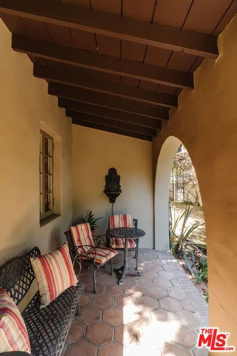 6812 Treasure Trail Los Angeles, CA 90068