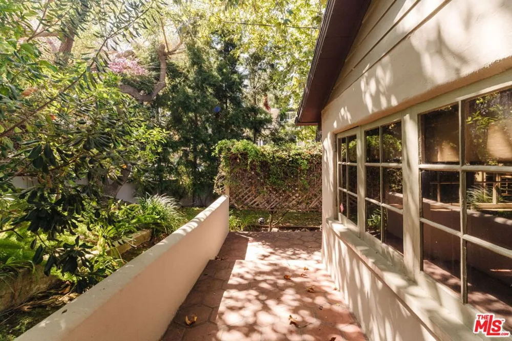 6812 Treasure Trail Los Angeles, CA 90068
