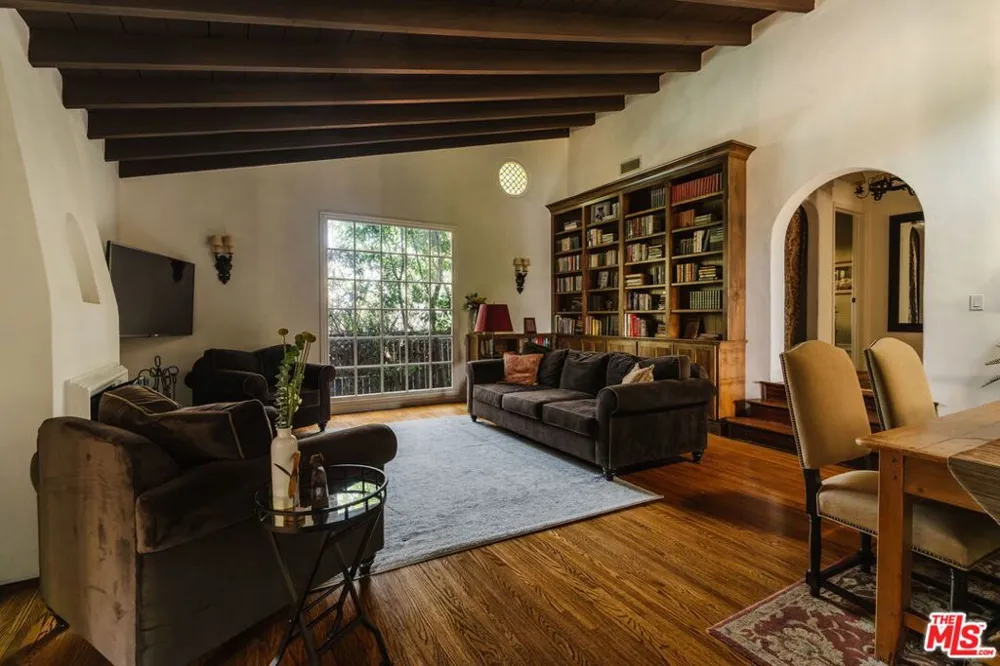 6812 Treasure Trail Los Angeles, CA 90068